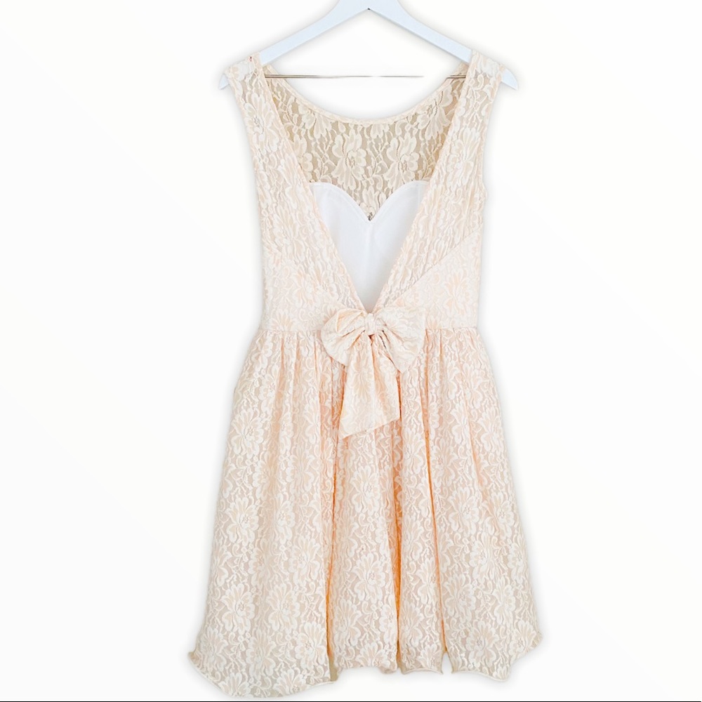 Chi Chi London Blush Pink Lace Cocktail Dress Size 8 - Picture 3 of 8
